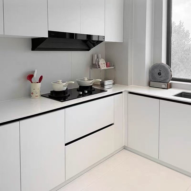 Minimal white kitchen project reference