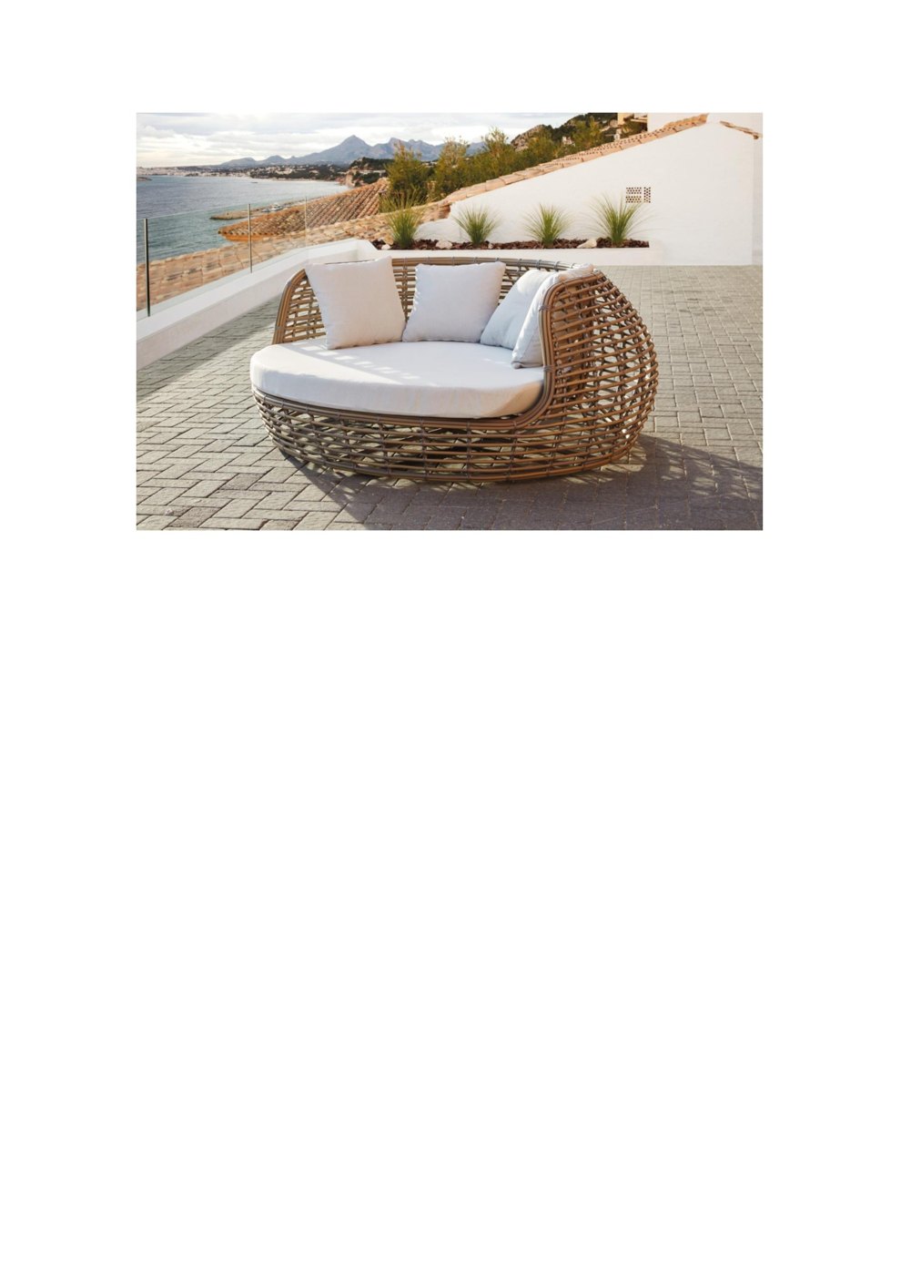 Round Resort Daybed